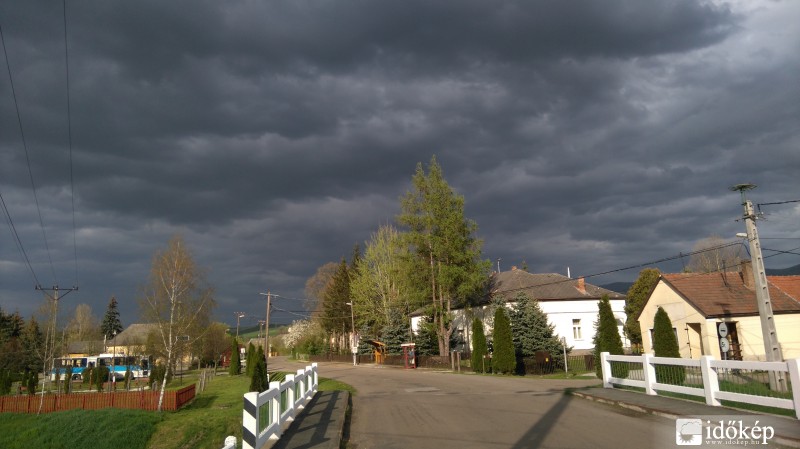 Sötét "árnyék"