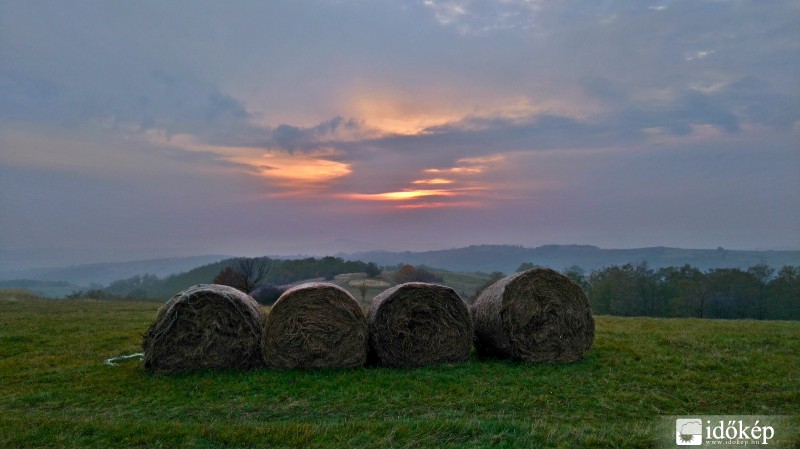 Naplemente a Dombtetőn