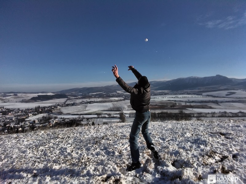November végi hógolyó