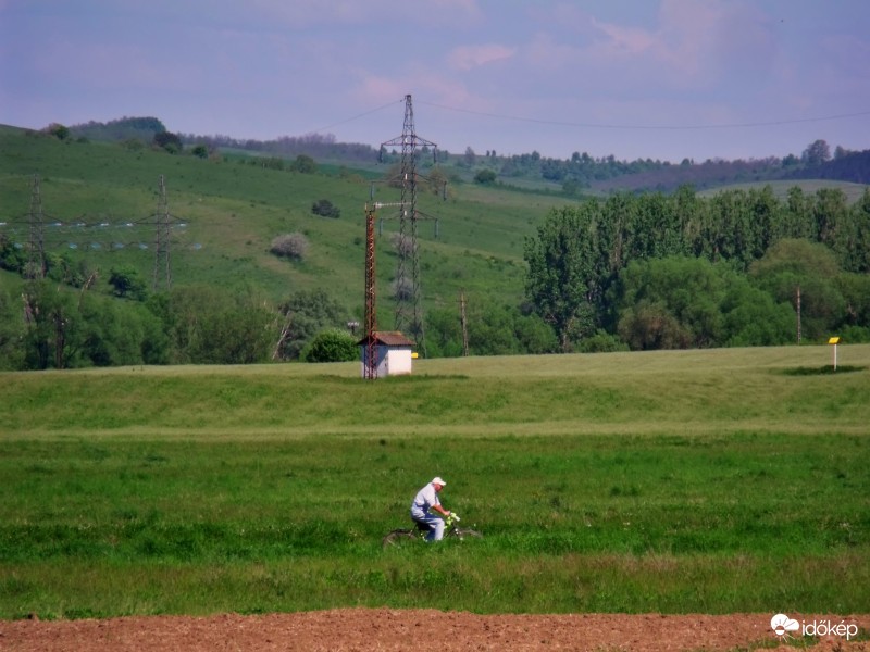 Egy kerékpáros