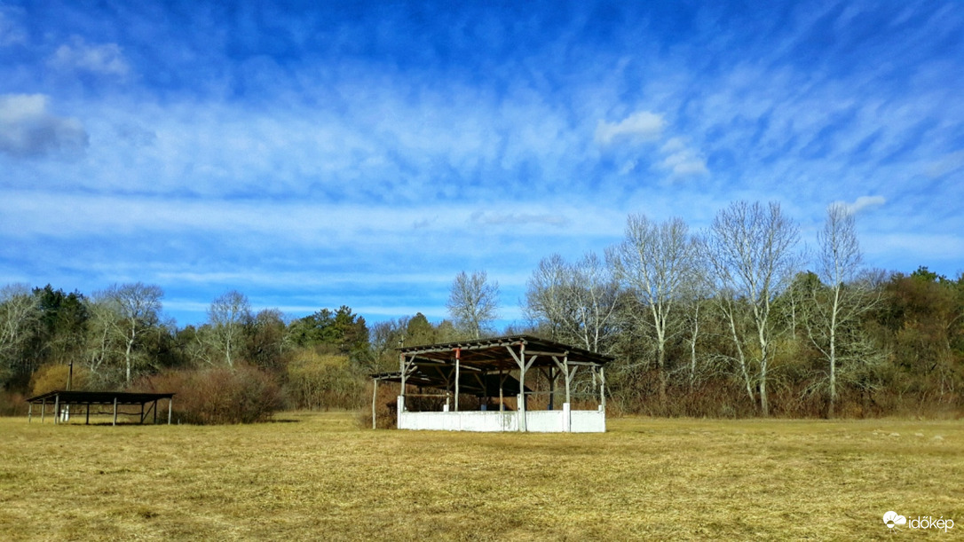 Cirrusok a délutánban