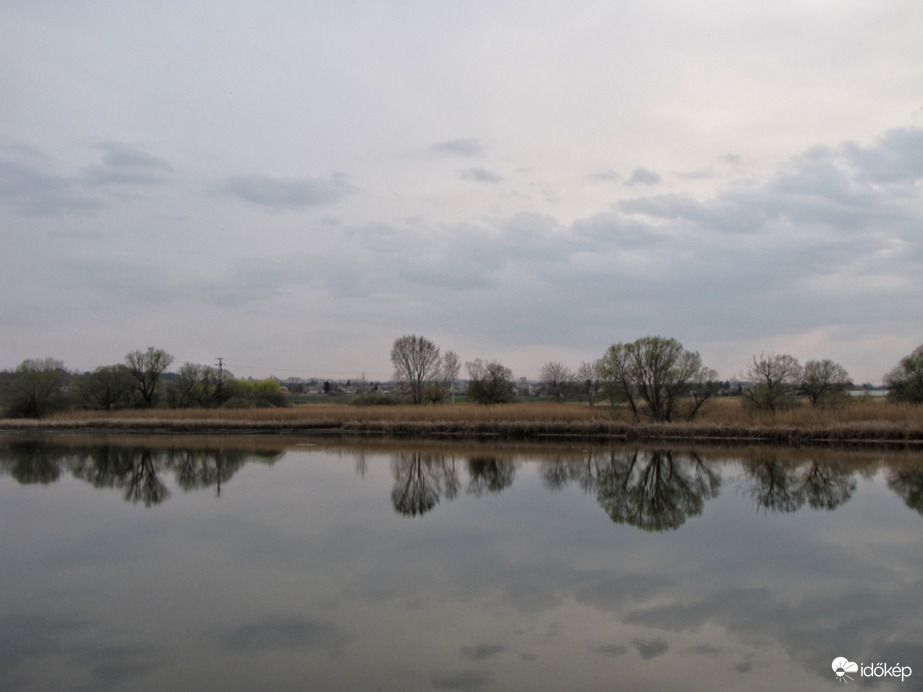 Megvastagodott fátyolfelhőzet