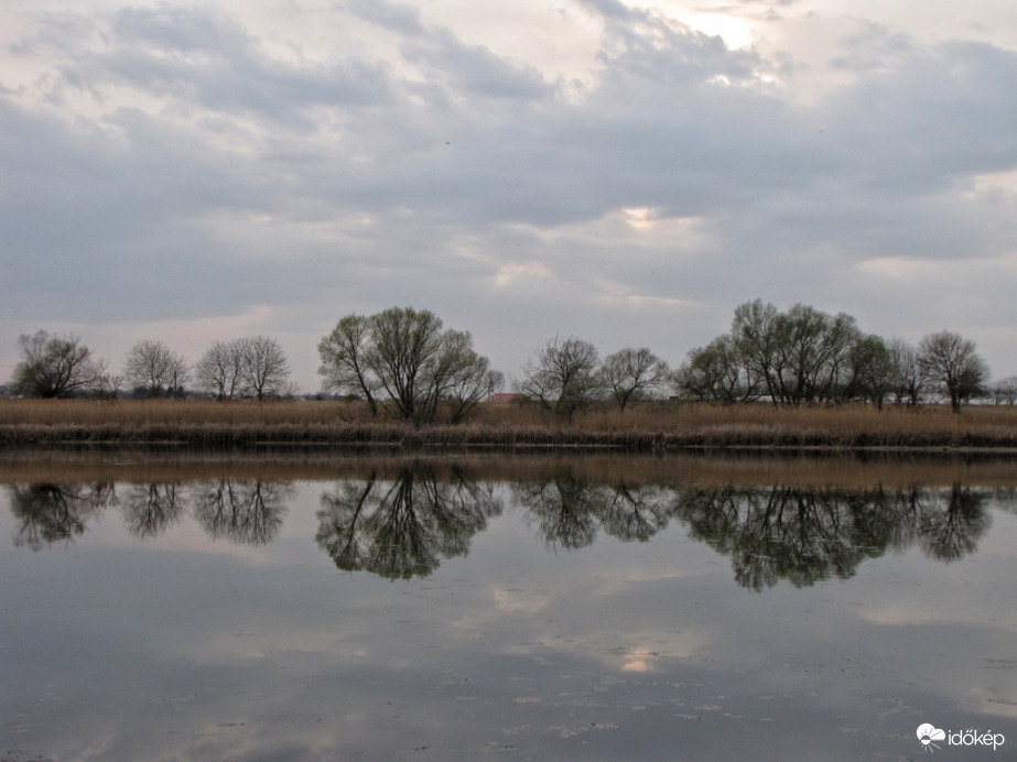 Megvastagodott fátyolfelhőzet