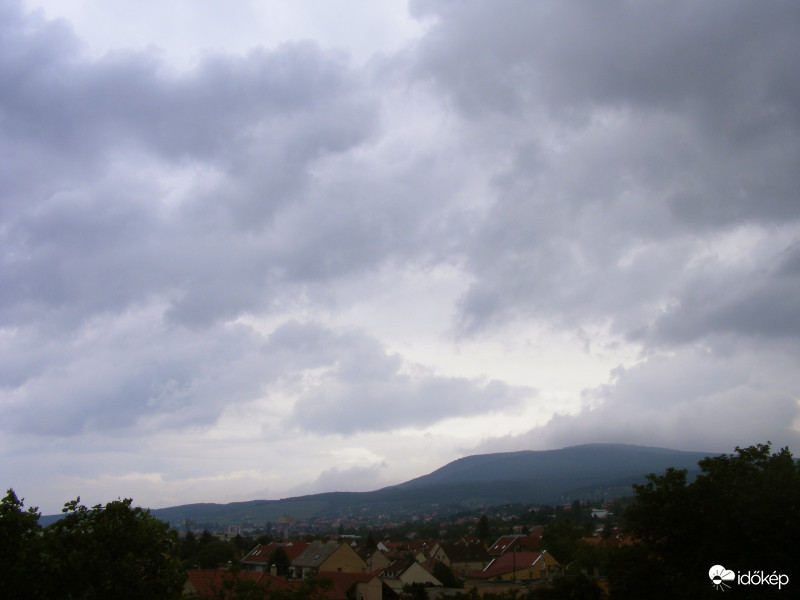 Zivatar megérkezett Pécsre