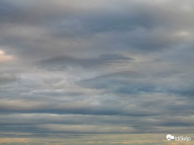 Déli égbolt varázsos látványa Pécsett 