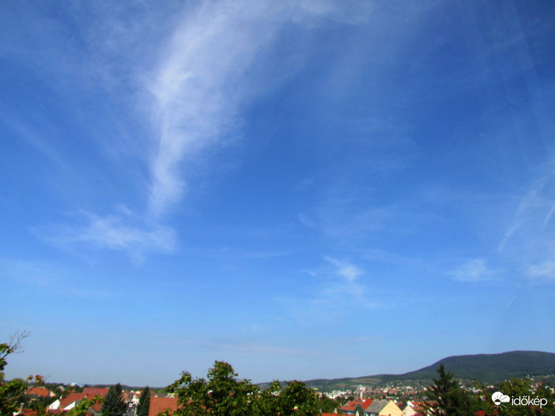 Pécs nyugati égképe reggel kilenckor