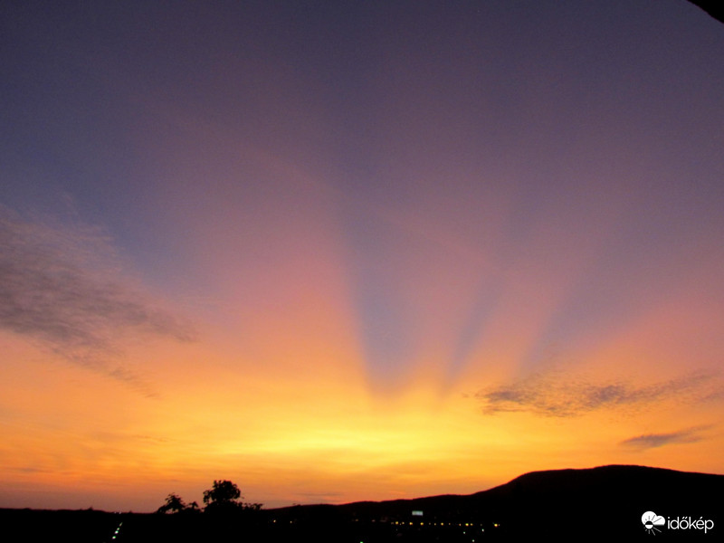 Pécsi napnyugta ma este