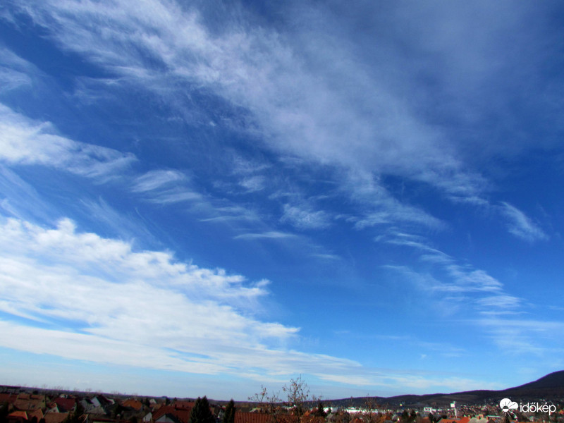 Ma délelőtti felhővarázs