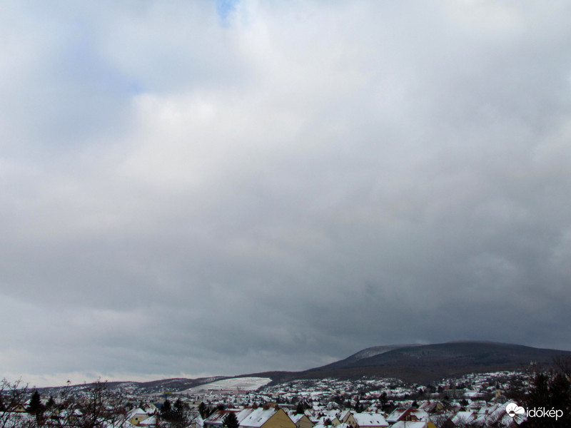 Ma délelőtti égbolt