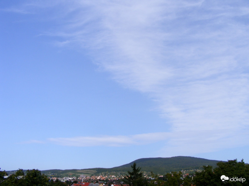 Pécsi égbolt ma délelőtt