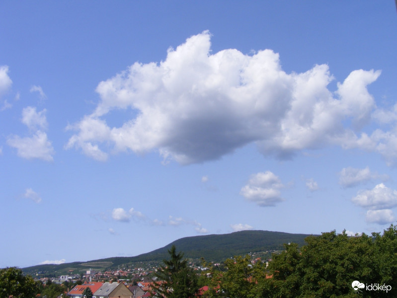 Pécsi égbolt ma délben