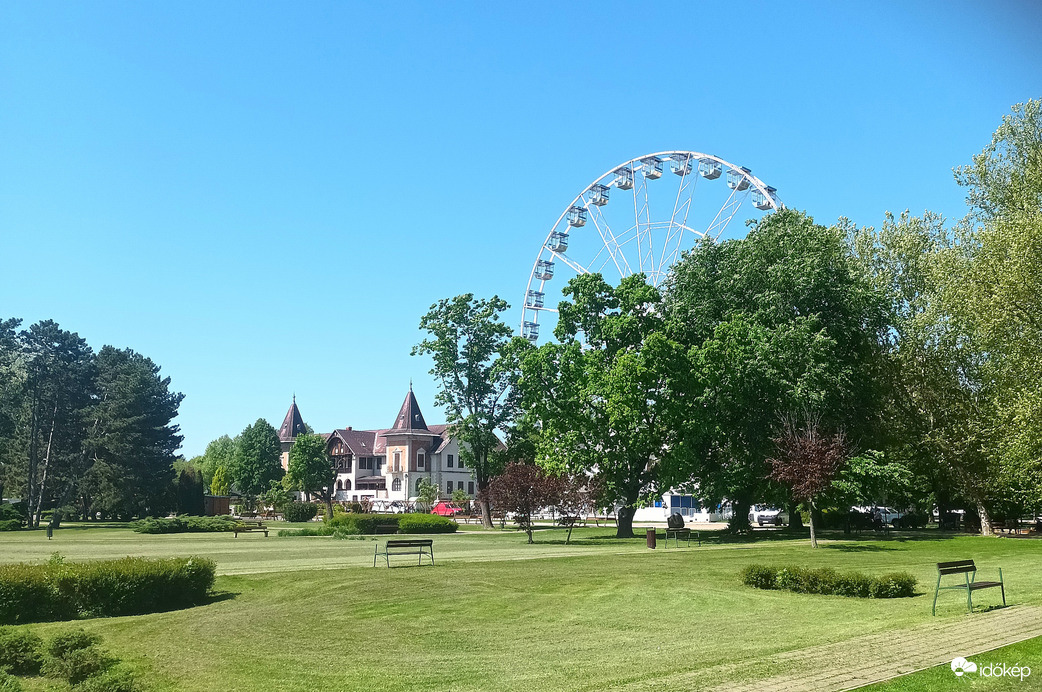 The ferris wheel was shouded 