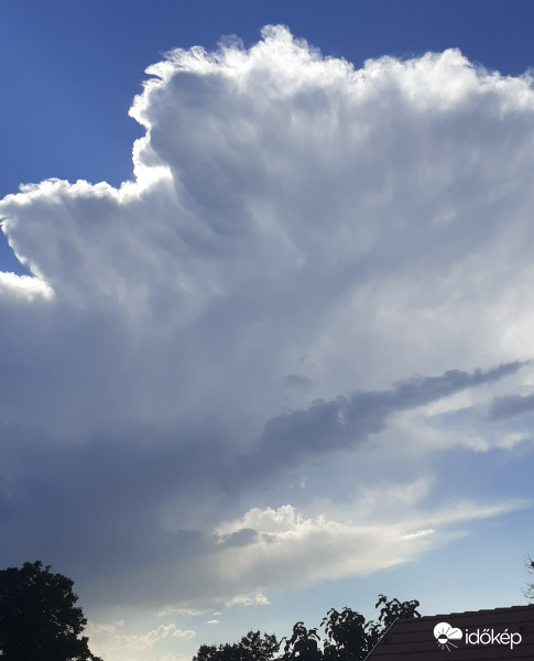 Anvil head to the North
