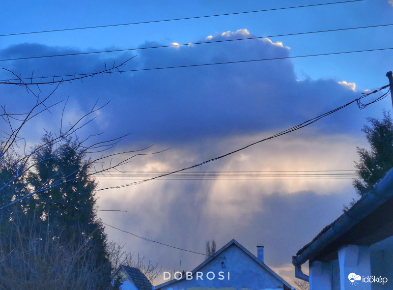 Szakad a hó... Kicsit távolabb 