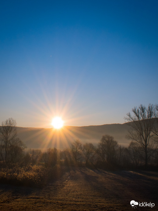 A mai napkelte Csákányházán