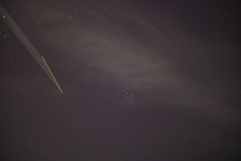 Csillagos égbolt repülővel