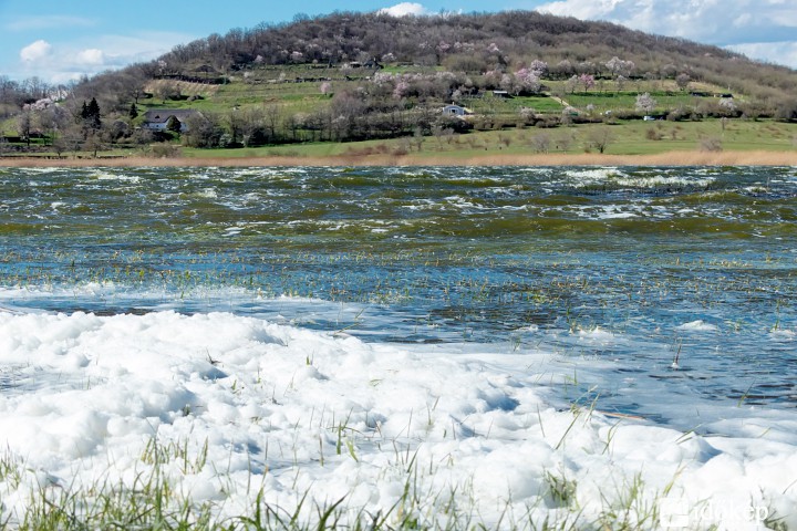 Hó a Belső-tó partján Április elsején