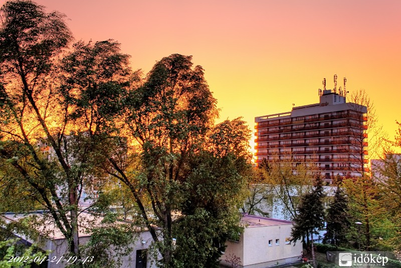 Eső után elköszön a Nap