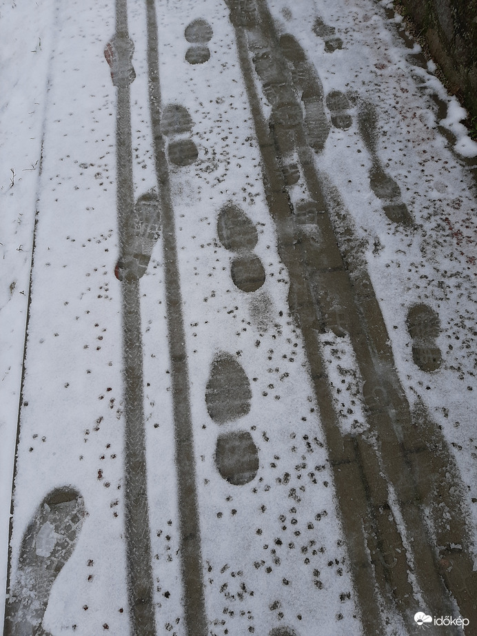 Nálunk lyukas hó esett