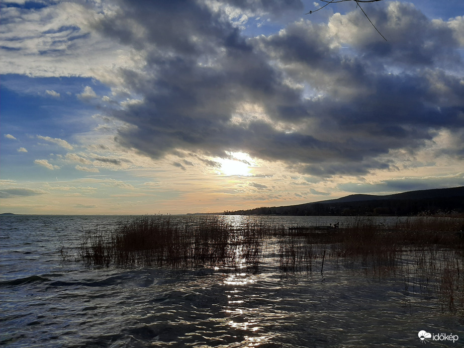 Boldog új esztendőt kívánok! 