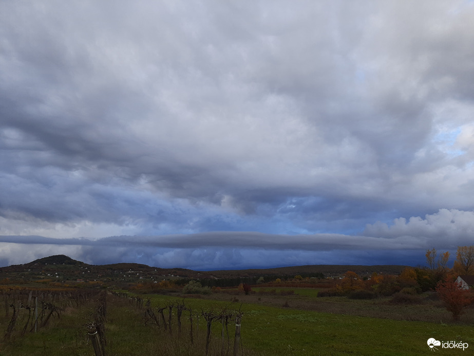 Hidegfront vonult át felettünk