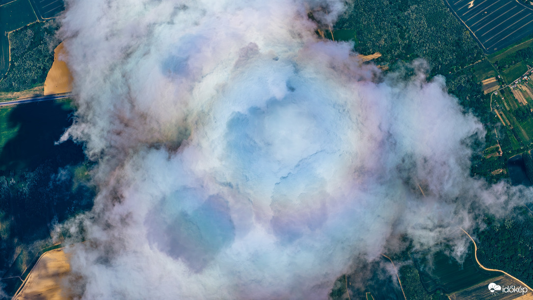 Glória egy Cumulus tetején