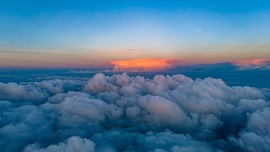 Naplemente utáni fények a távoli cellán