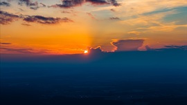 Naplemente mögötti izolált zivatarcella