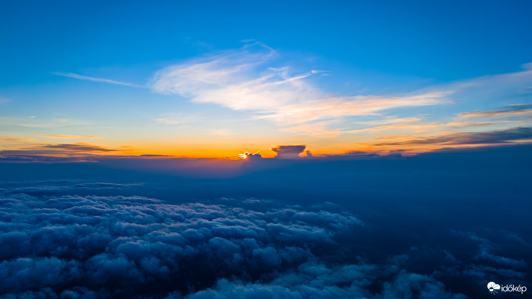 Naplemente mögötti izolált zivatarcella