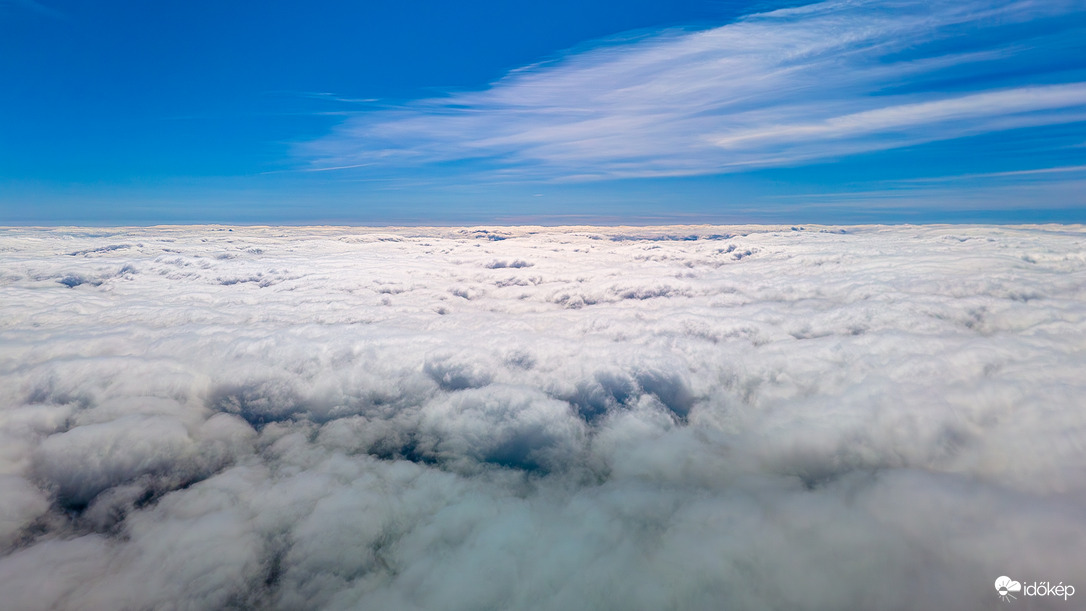 Felhők feletti világ