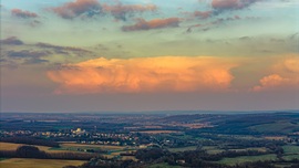Felhőtorony a távolban