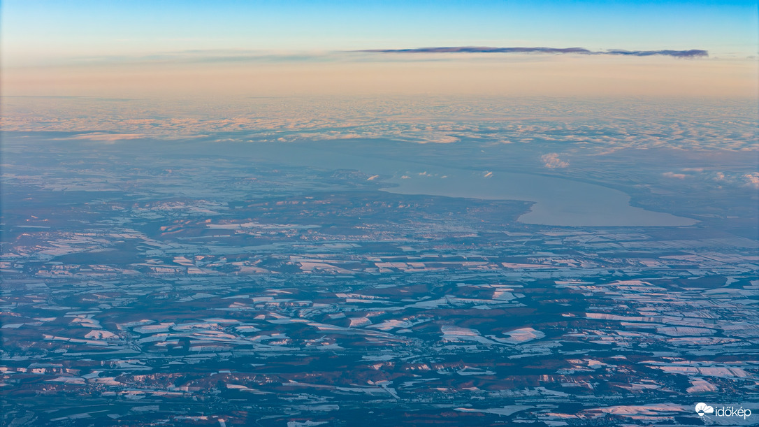 Balaton a hó ölelésében