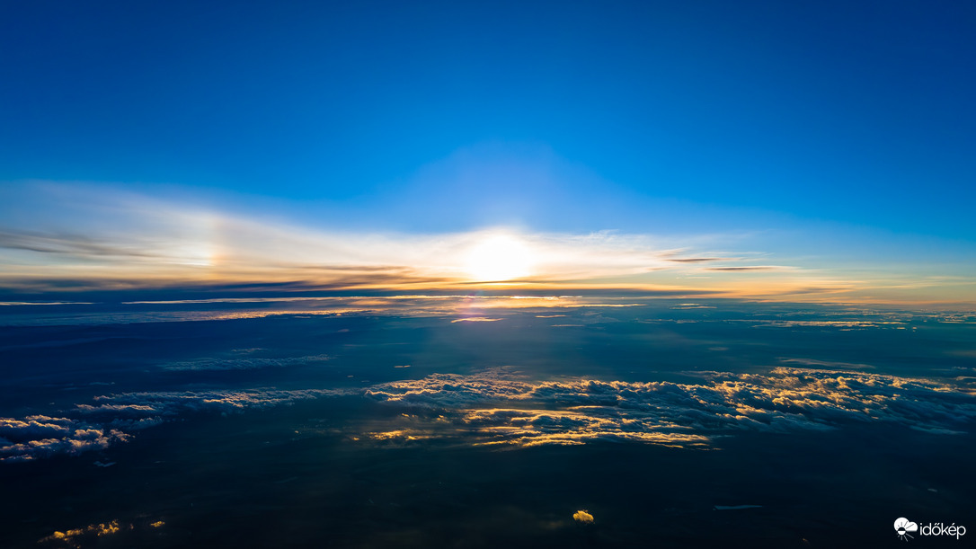 Felhőtenger napnyugtában