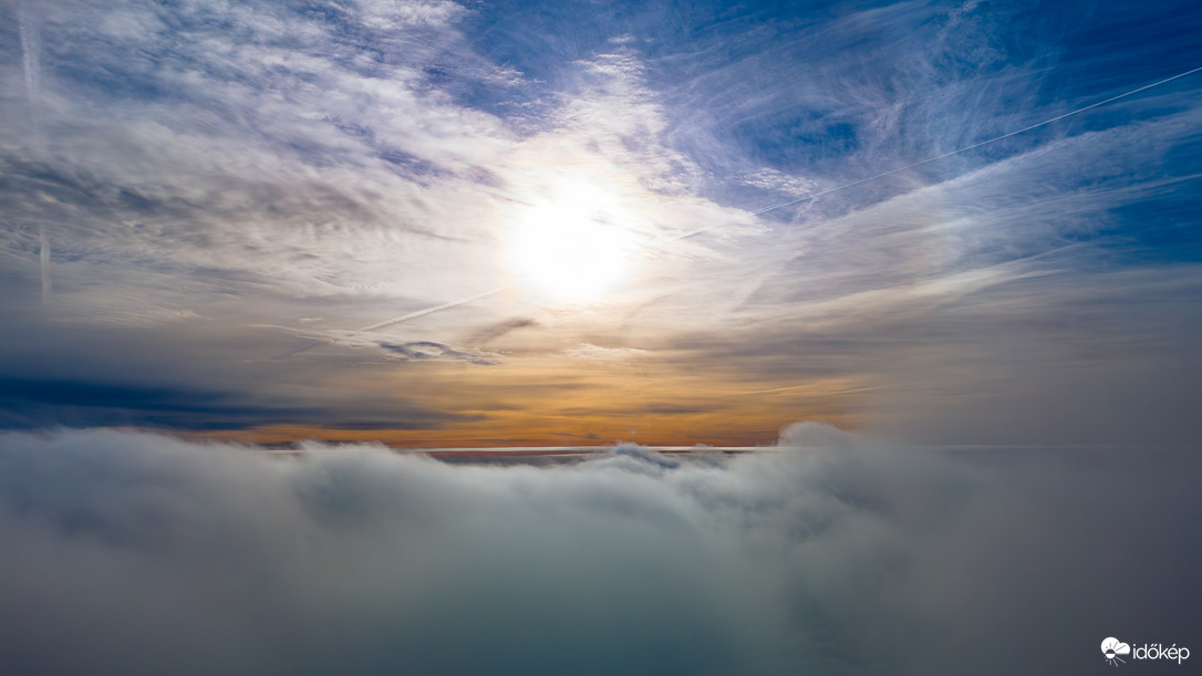 Köd feletti napsütés