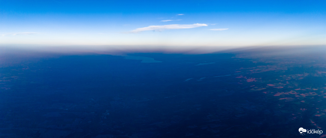 Ez jó nagy árnyékot vetett