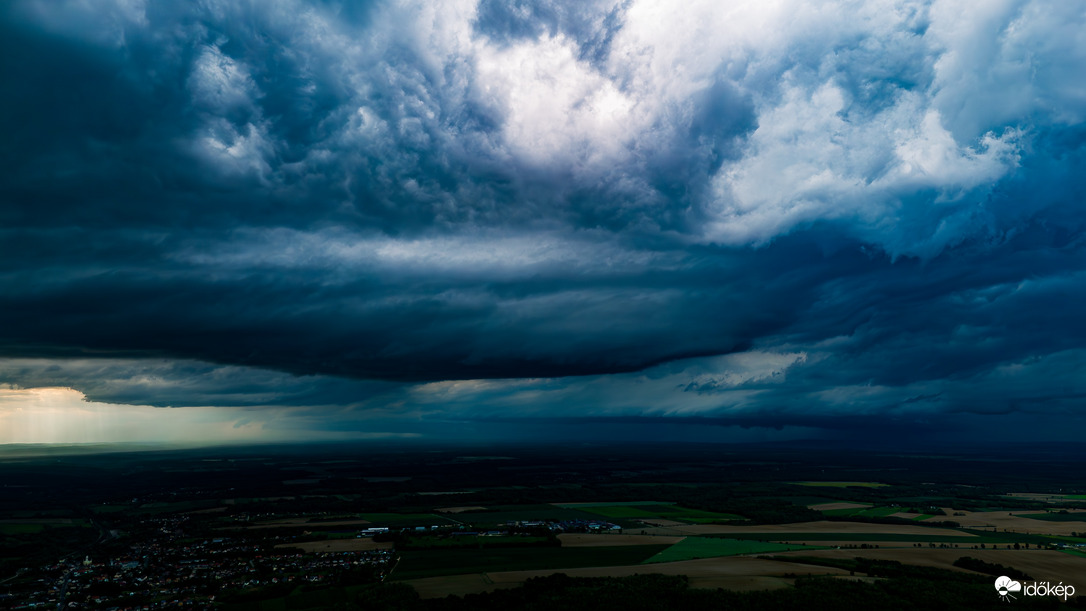 Peremfelhők érkezése