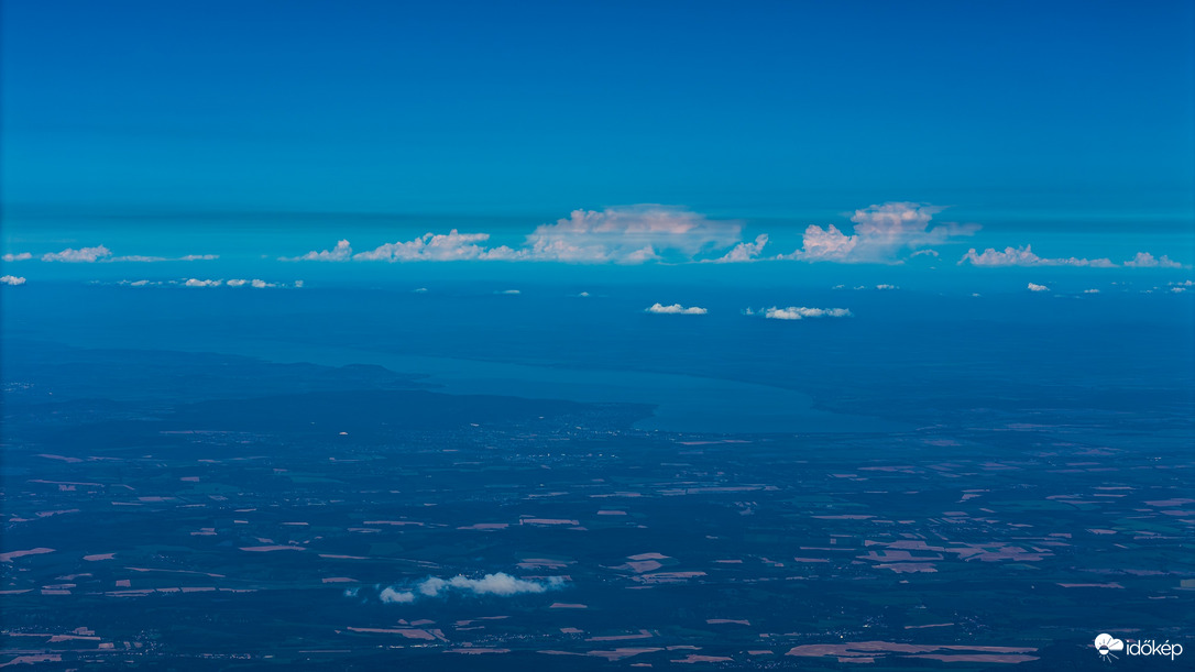 Balaton ragyogása, a távolban zivatarfelhők