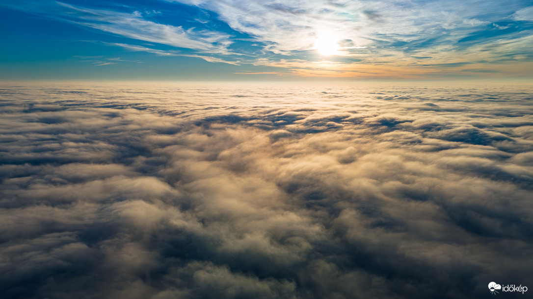 Napfényes ködtenger