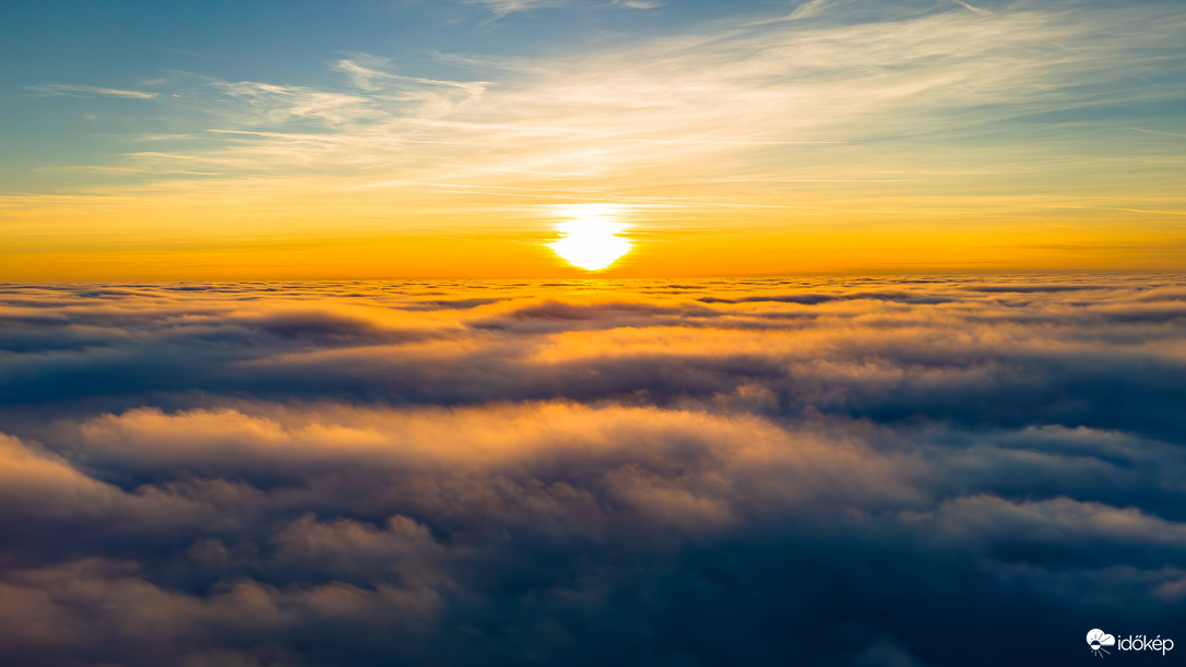 Naplemente a hidegpárna felett