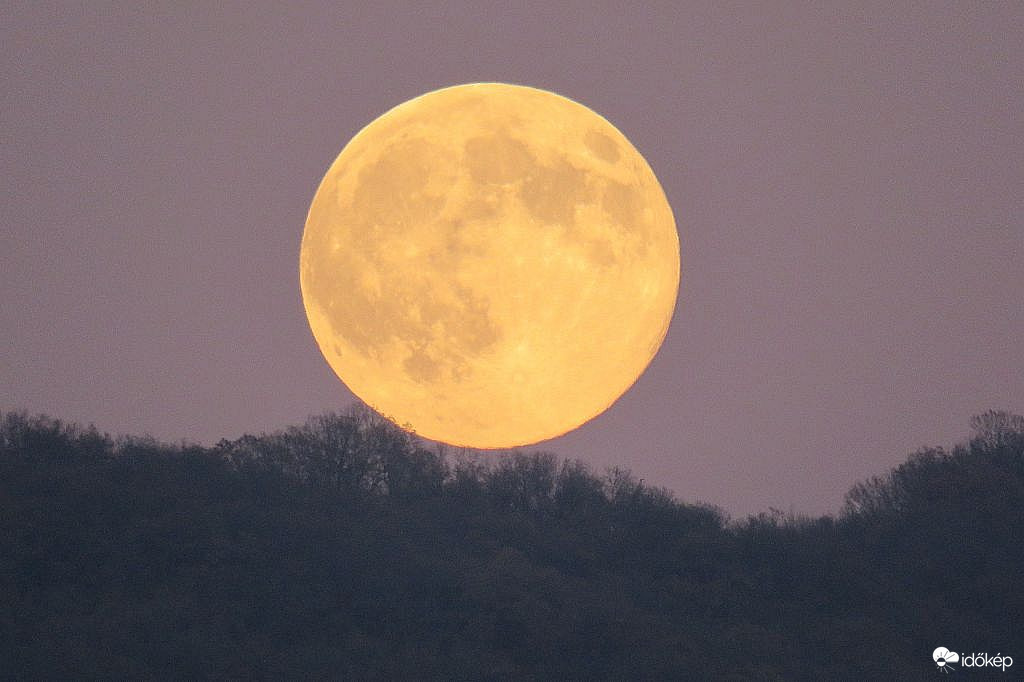 A hold Tatabányánál