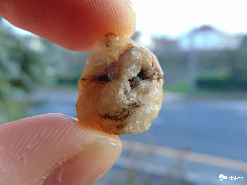 Találtam egy emberi arcra hasonlító követ :)