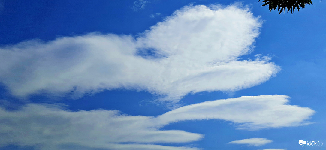 Lencsefelhők július közepén :)
