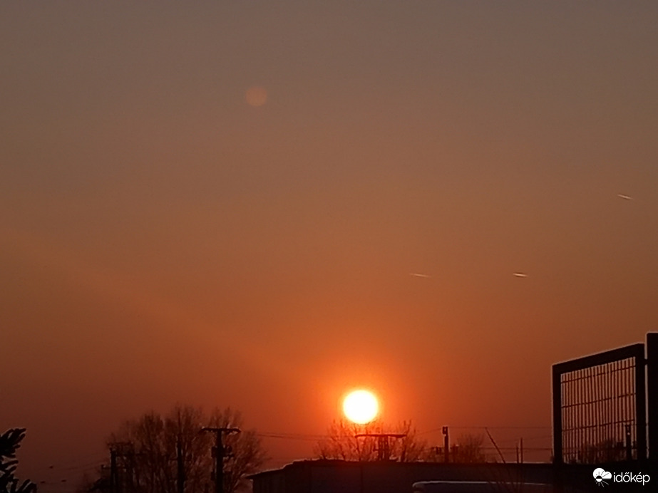 Esztergom naplemente fölött 3 repűlő