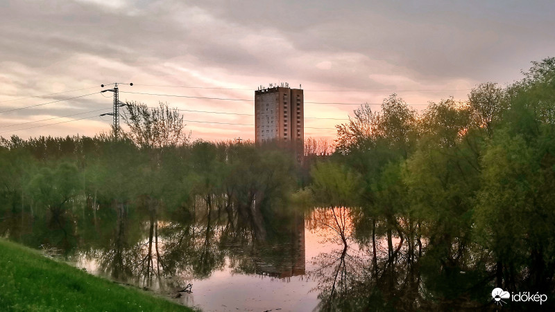 Napfelkelte Szolnokon 