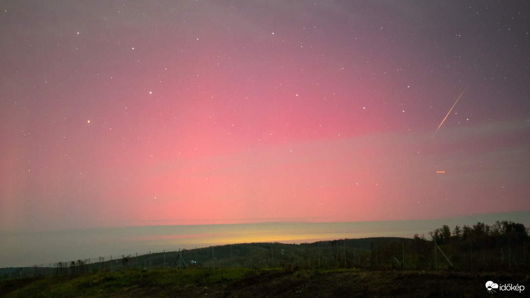 Sarki fény meteorittal 2025.11.11-12