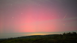 Sarki fény meteorittal 2025.11.11-12