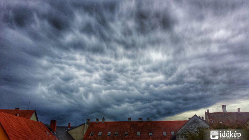 Mammák Kőszeg felett 2015.03.30.