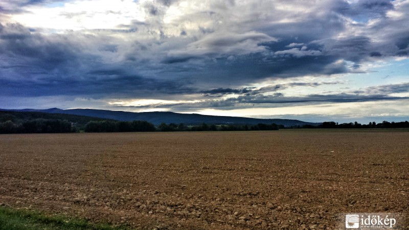 Távolodó hidegfront 2015.08.25.