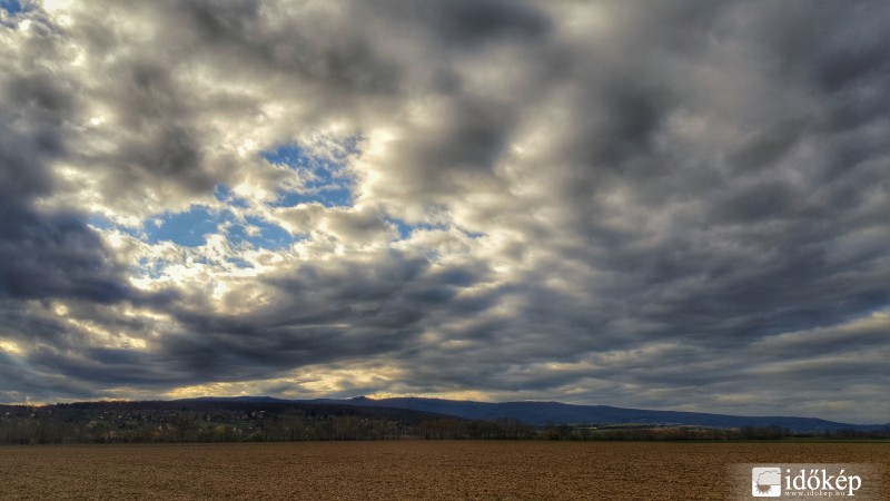 2016.03.26. Délutáni tájkép a Kőszegi-hegységről