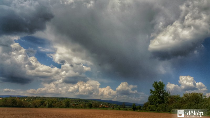 Záport és apró szemű jeget okozó tömb Kőszegtől pár kilométerre 2016.05.07.
